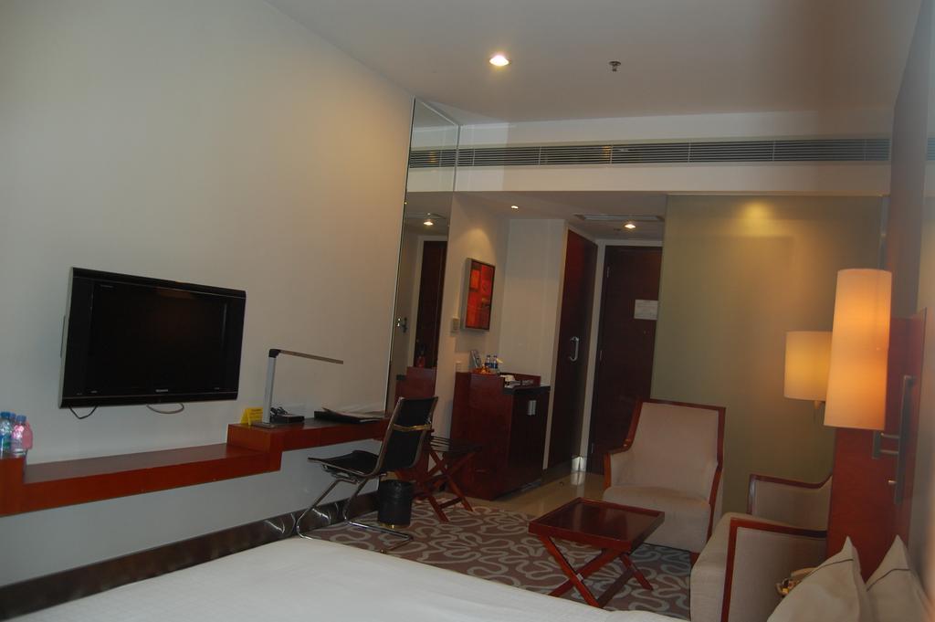 Shenzhen Caa Holy Sun Hotel, Luohu Railway Station Екстериор снимка